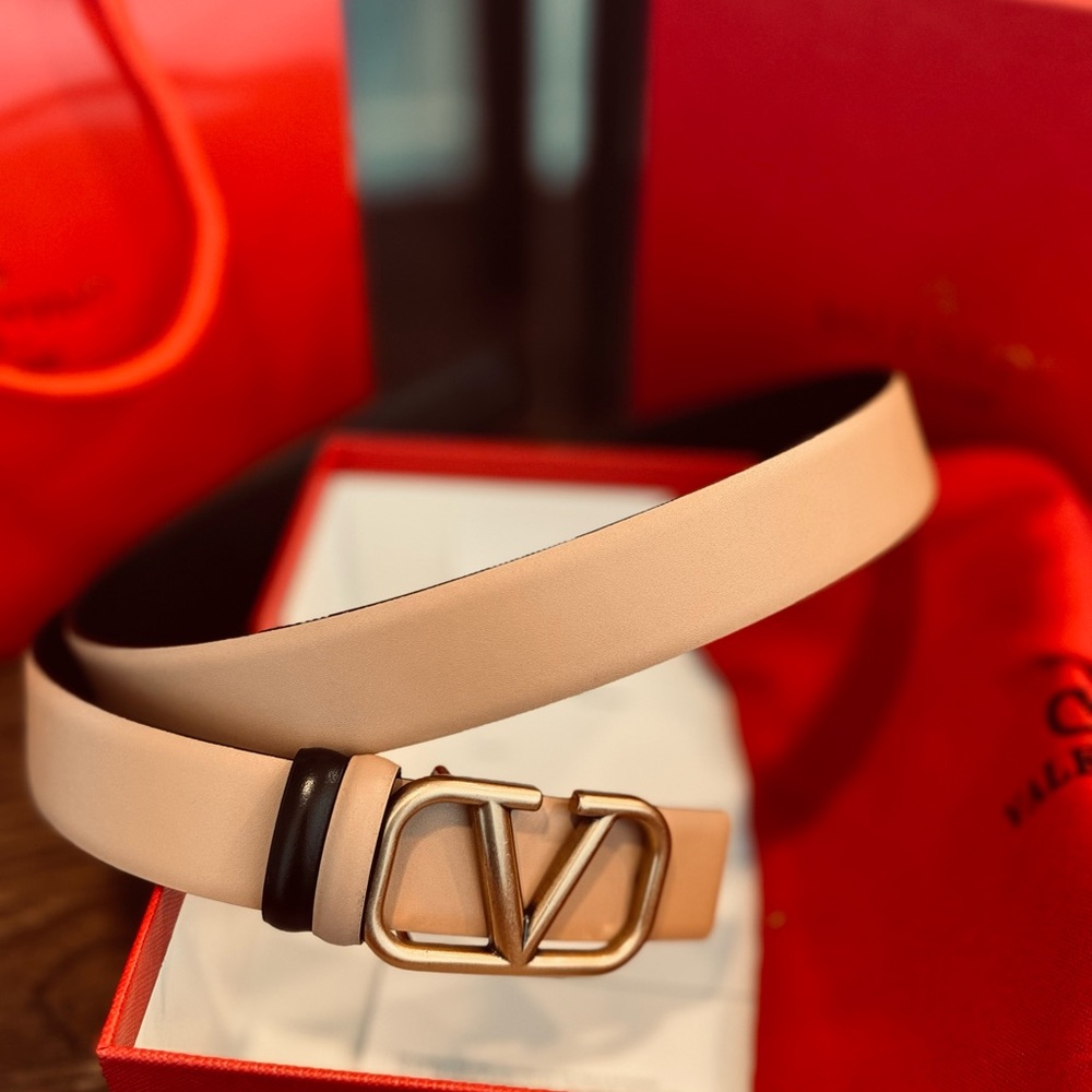 Nude leather reversible Belt with Gold V Buckle